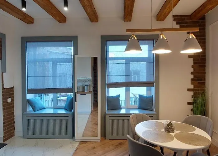 Apartment Lion's Gate *