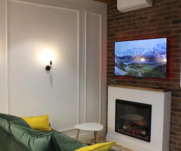 Lion's Gate Apartment