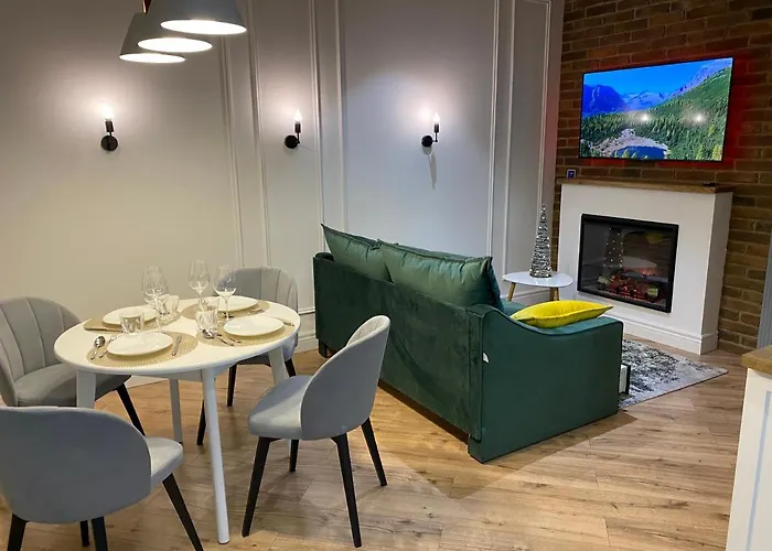 Apartment Lion's Gate *