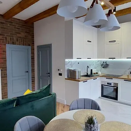 Lion's Gate Апартаменти *